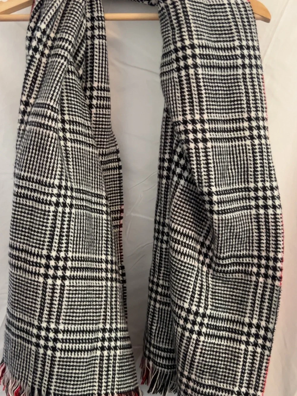 Source Unknown Red and Black Buffalo Plaid Scarf Wrap